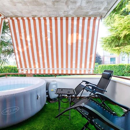 Wolf House - Peschiera Holiday - Jacuzzi Privata Πεσκιέρα ντελ Γκάρντα Εξωτερικό φωτογραφία