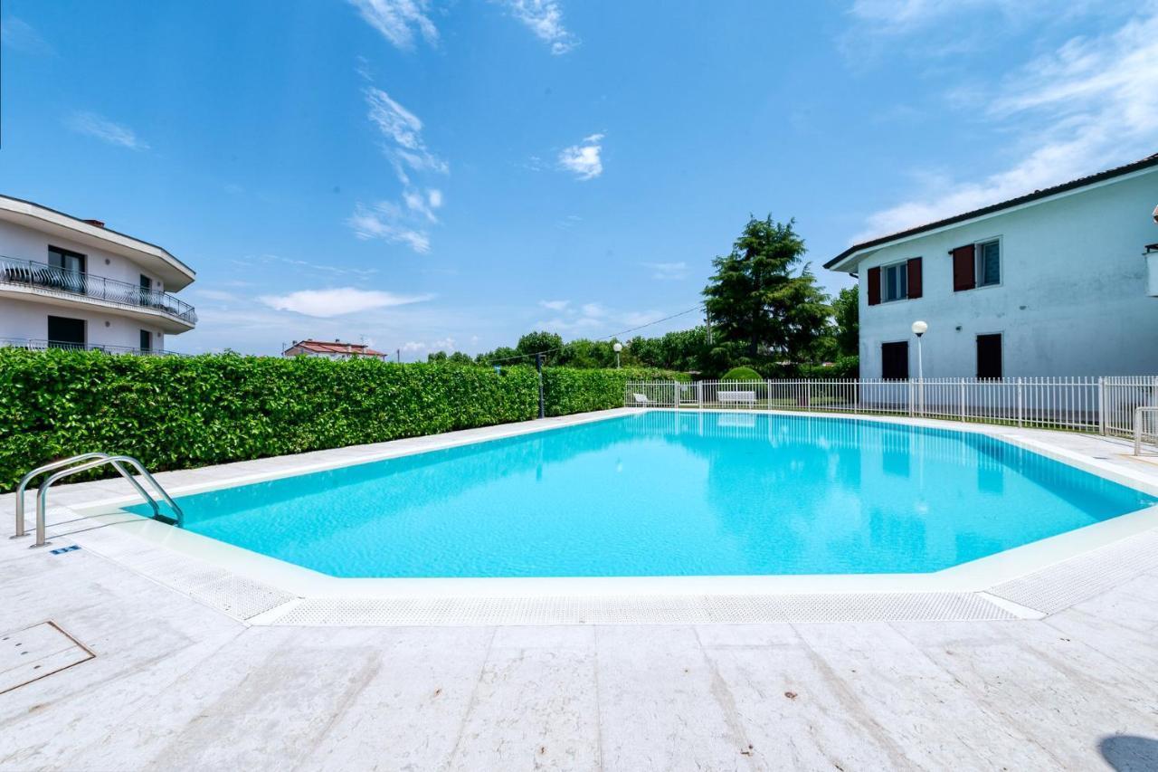 Wolf House - Peschiera Holiday - Jacuzzi Privata Πεσκιέρα ντελ Γκάρντα Εξωτερικό φωτογραφία