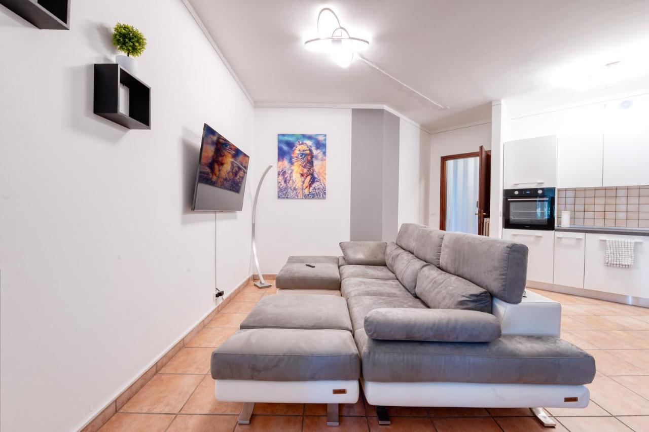 Wolf House - Peschiera Holiday - Jacuzzi Privata Πεσκιέρα ντελ Γκάρντα Εξωτερικό φωτογραφία
