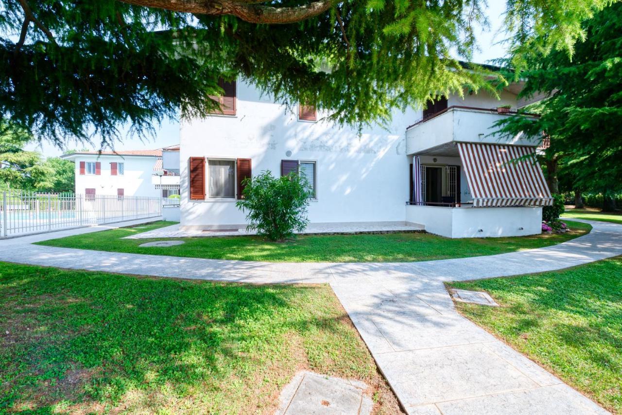 Wolf House - Peschiera Holiday - Jacuzzi Privata Πεσκιέρα ντελ Γκάρντα Εξωτερικό φωτογραφία