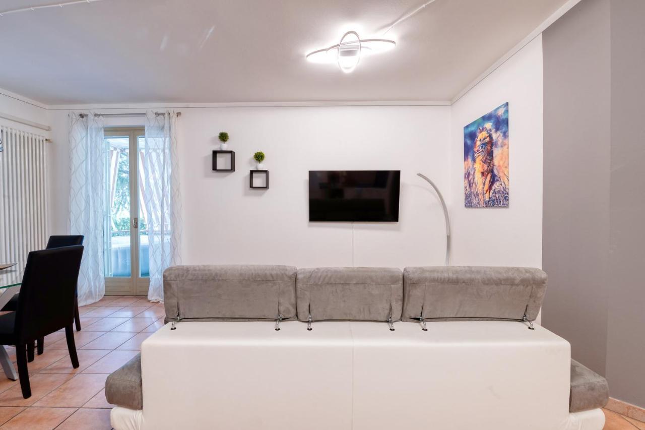 Wolf House - Peschiera Holiday - Jacuzzi Privata Πεσκιέρα ντελ Γκάρντα Εξωτερικό φωτογραφία