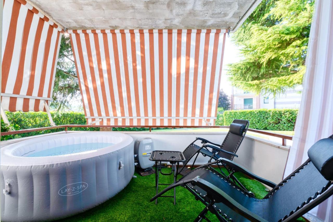 Wolf House - Peschiera Holiday - Jacuzzi Privata Πεσκιέρα ντελ Γκάρντα Εξωτερικό φωτογραφία