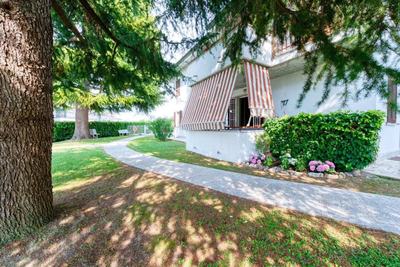 Wolf House - Peschiera Holiday - Jacuzzi Privata Πεσκιέρα ντελ Γκάρντα Εξωτερικό φωτογραφία