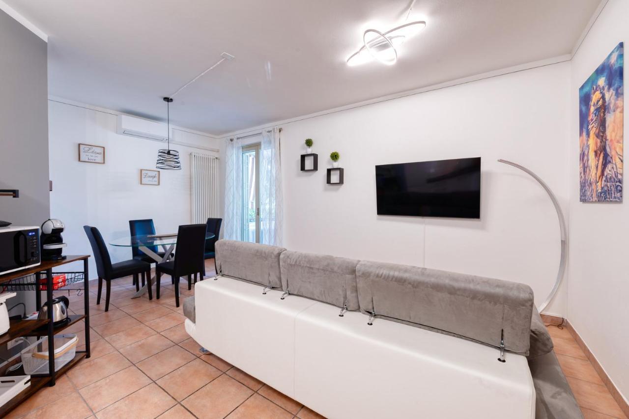 Wolf House - Peschiera Holiday - Jacuzzi Privata Πεσκιέρα ντελ Γκάρντα Εξωτερικό φωτογραφία